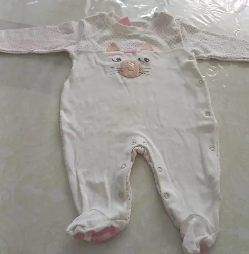 Macacão  feminino   tamanho  m rosa com bolinha 