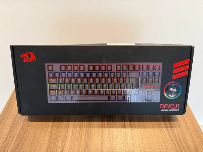 Teclado mecânico gamer Redragon Daksa switch marrom