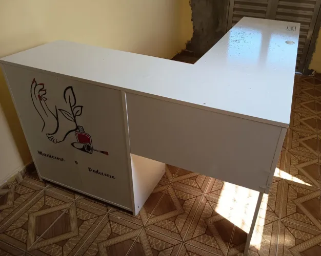 Vendo essa mesa em L com 4 gavetas