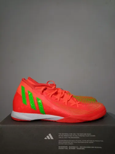 Chuteira salão adidas tamanho 43 original com etiqueta.