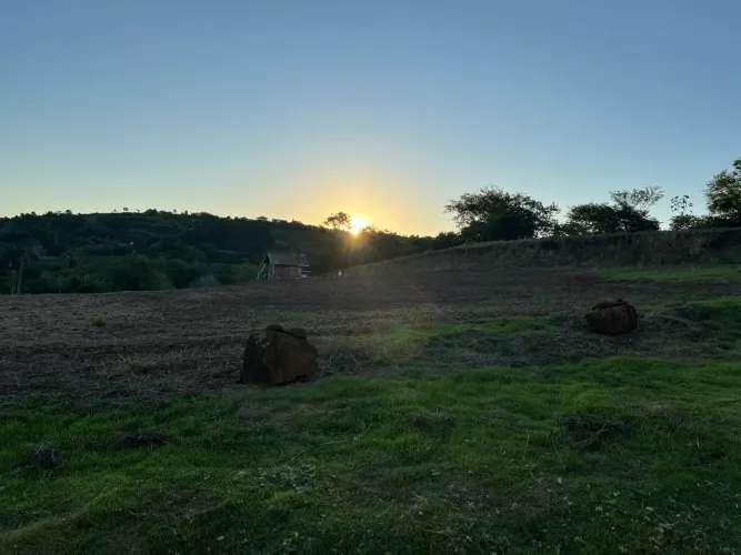 Terreno com lago no condomínio de chácaras Itaúna 