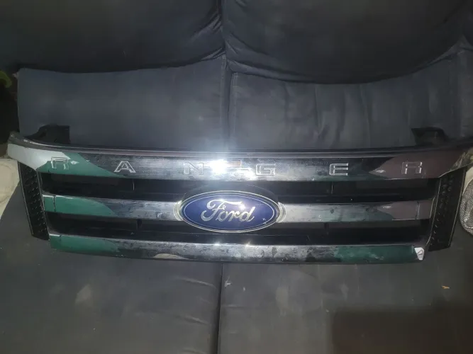 grade dianteira Ford Ranger. 