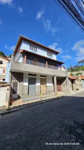Ótima Casa no Jardim Salvador com três quartos em Petrópolis