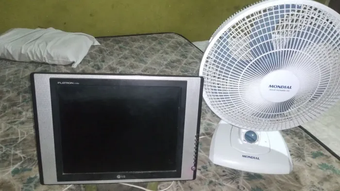 Uma tv 32 uma tv munitor e um ventilador tudo 200
