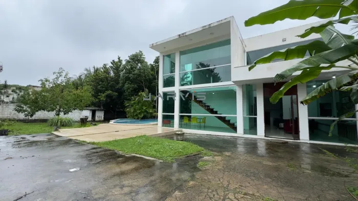 Vendo casa em condomínio fechada de 279 m2 com 4 suítes - Santa Amelia
