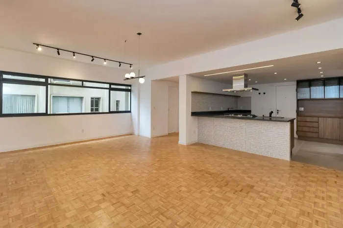 em Cerqueira César - São Paulo - SP-REFORMADO