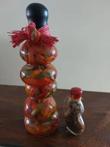  Kit Decoração: Garrafa Vidro c/Pimentas