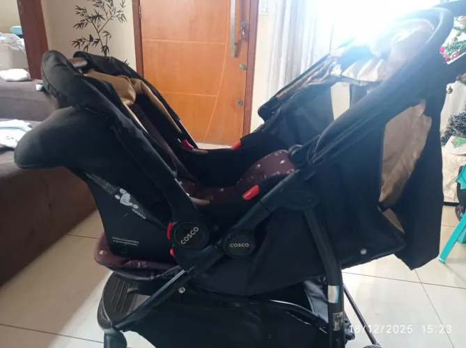 Carrinho de bebê Cosco + bebê conforto