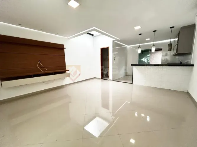 Casa duplex com 3 quartos, 1 suíte, 2 vagas Excelente casa duplex 3 quartos com suíte em