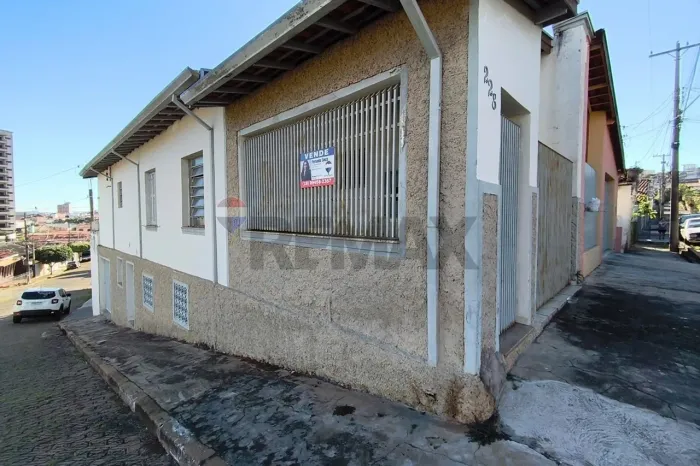 Casa à Venda em Itapira Bairro Santo Antônio por R$ 280 Mil | 3 Quartos. Próxima do Centro