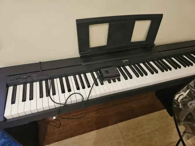 Piano Digital Yamaha P45 com Estante, Capa, Fonte e Pedal