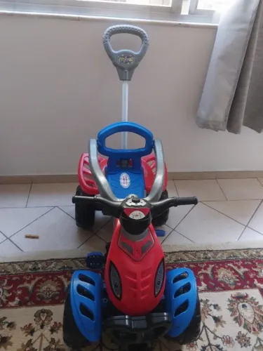 Quadriciclo homem aranha