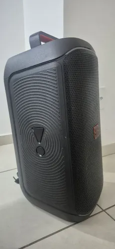 Caixa de som JBL Original com pouco tempo de uso