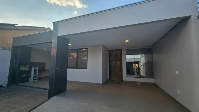 **CASA DE ALTO PADRÃO À VENDA NO CIDADE JARDIM!**