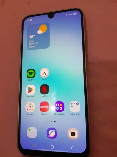 Vende-se celular com 1 mes de uso e com garantia.