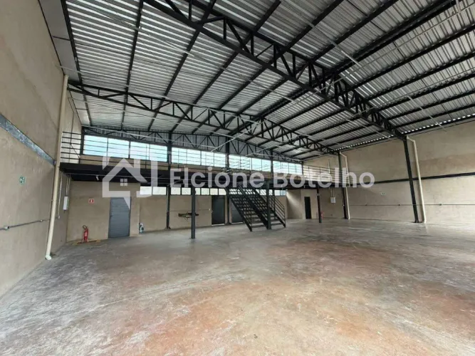 Galpão Comercial para Aluguel no Bairro Novo Mundo, Uberlândia/MG