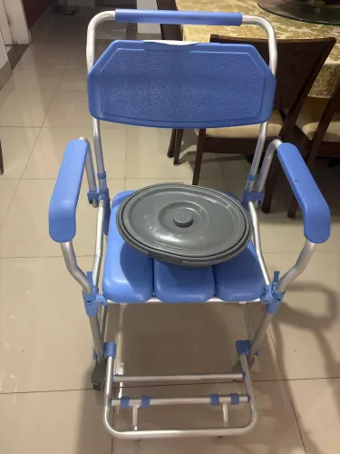 Cadeira de banho seminova