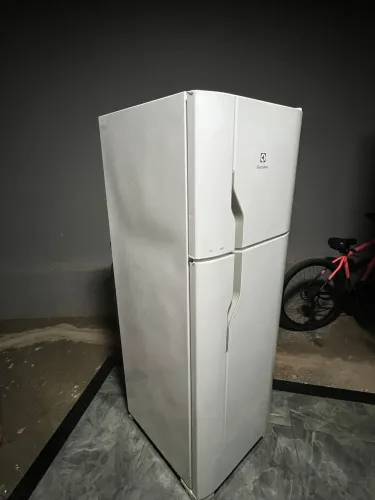 Geladeira Electrolux 364Lts