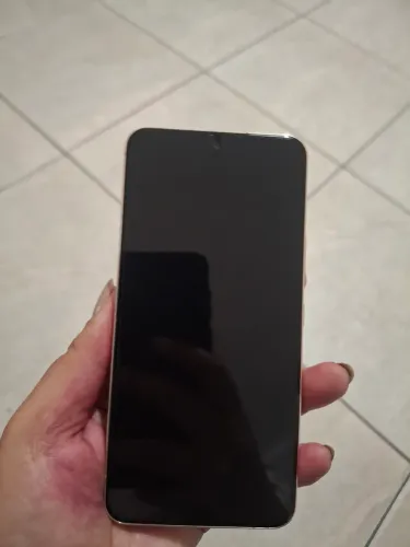 Celular sansung galaxy s22 semi novo,contendo riscos na tela,valor 800 reais.