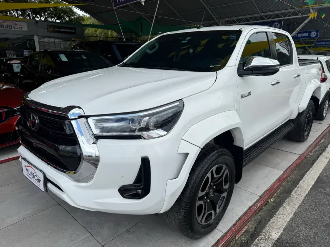 Toyota Hilux CD SRX Plus 4X4 2.8 TDI Die. Aut. 2024
