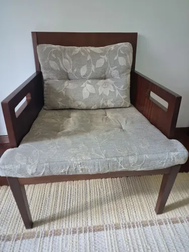 Par de Poltronas em Madeira Maciça - Excelente Estado