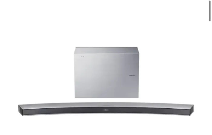 Soundbar Curva Samsung HW-J6001R | 300W RMS, Subwoofer Sem Fio & Bluetooth