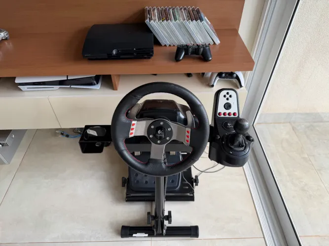 PS3 com 14 jogos, Logitech G27 volante, câmbio, suporte e capas