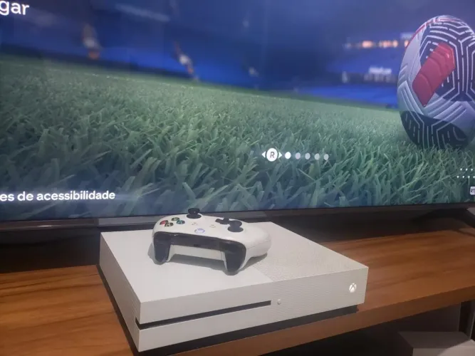 Xbox One S 1TB +Controle +Carregador! Aceito cartão