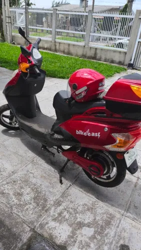 Moto elétrica com apenas 350km rodados