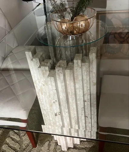 Mesa de vidro com base Travertino 