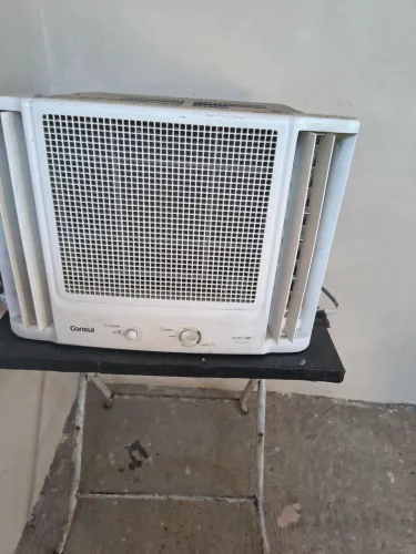 Ar condicionado 10 mil BTUs (janela)