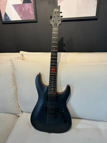 Guitarra Schecter + Pedaleira GT-1
