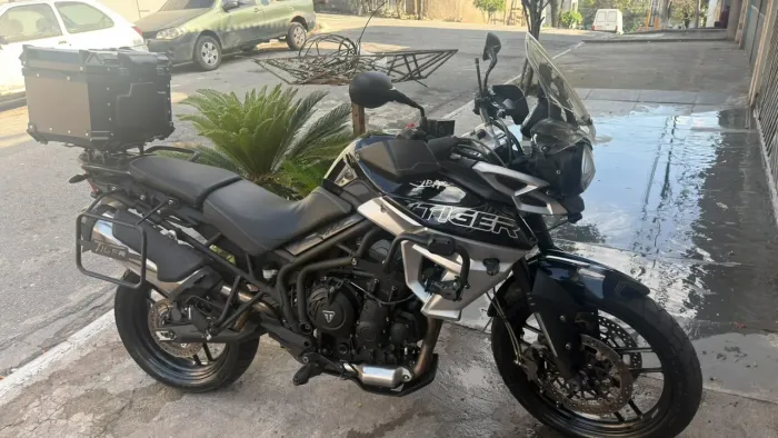 Vende-se ou troco por carro com teto solar