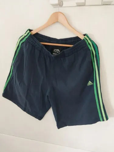 1 bermuda adidas original, marinho com listras verdes, grande