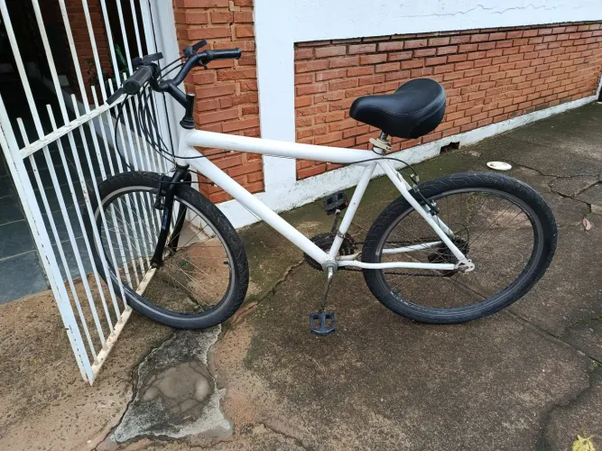 Vendo Bicicleta Mountain Bike Semi Nova em excelente estado de conservação