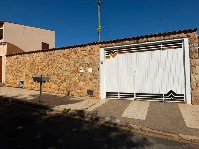 Linda casa à venda no bairro 11 de Agosto  Tatuí/SP!