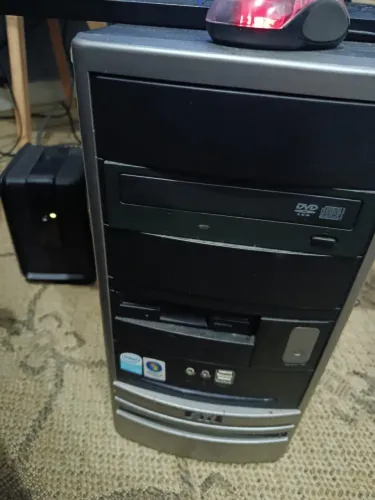 Computador completo bem conservado