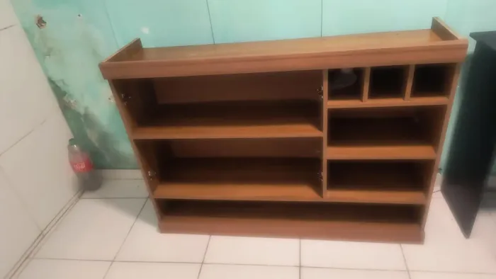 Armário semi novo com dega 