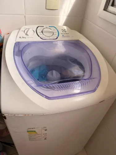 Vendo máquina de lavar funcionando alguns defeitos 