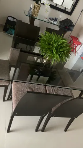 Mesa com 6 cadeiras