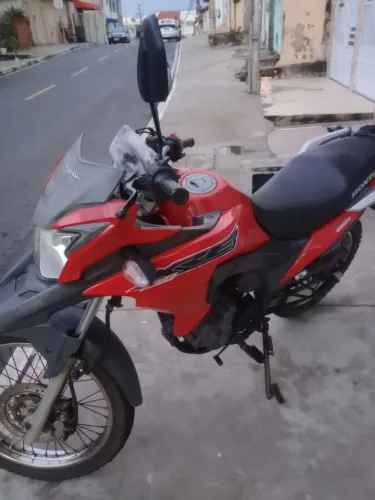 Vendo uma motocicleta