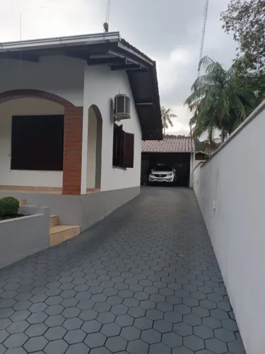Casa Residencial com 4 quartos para alugar por R$ 3700.00, 64.00 m2 - CZERNIEWICZ - JARAGU
