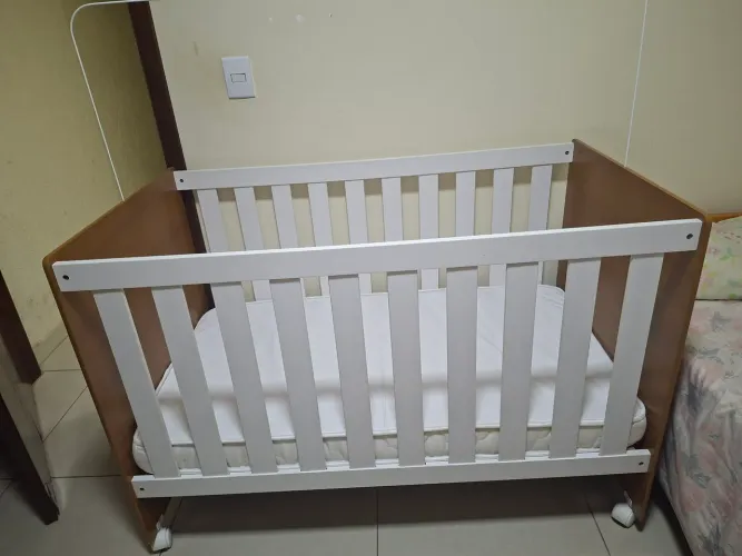 Berço completo, seis meses de uso!