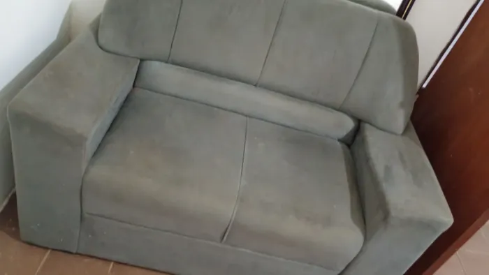 Vendo sim um sofá de 3 e 2 lugares