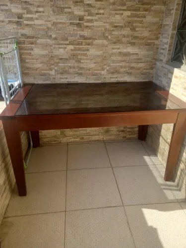 Mesa de madeira,com tampo de vidro ,250 reais não entrego !!