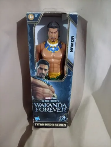 Boneco Namor Marvel Titan heroes Hasbro de 30 cm
