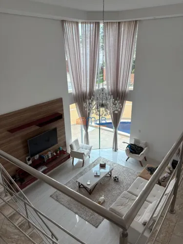 Casa de Alto Padrão c/ Energia Solar, Piscina e Suíte Master c/ Jacuzzi!