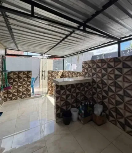 VENDO CASA A VISTA OU PARCELADA