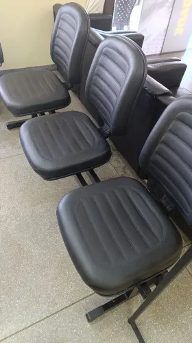 Longarina cadeiras 3 lugares couro modelo diretor