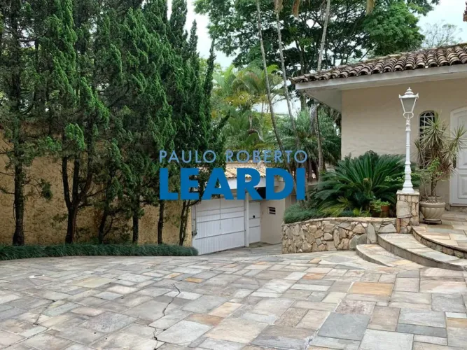 CASA ASSOBRADADA - MORUMBI - SP